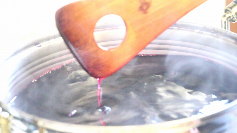 赤紫蘇ジュースの作り方の手順5-2_色の変化