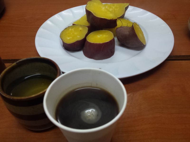 2016-04-04 09.31.22_ふかし芋、お茶、コーヒーのお接待