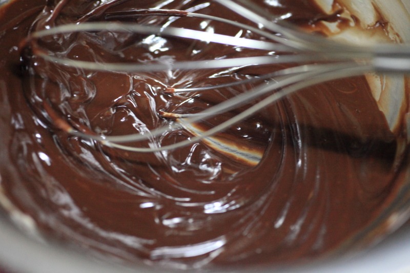 ブッシュドノエル工程11_チョコレートを溶かす