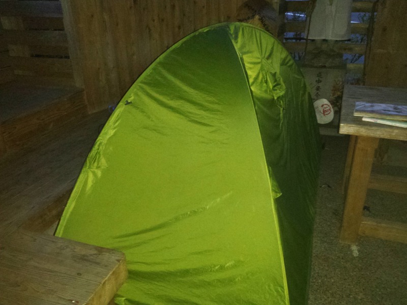 2016-04-14 05.35.14_ヘンロ小屋内に張ったテント