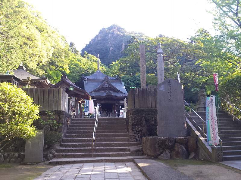 2016-05-13-06.29.22_大窪寺と女体山