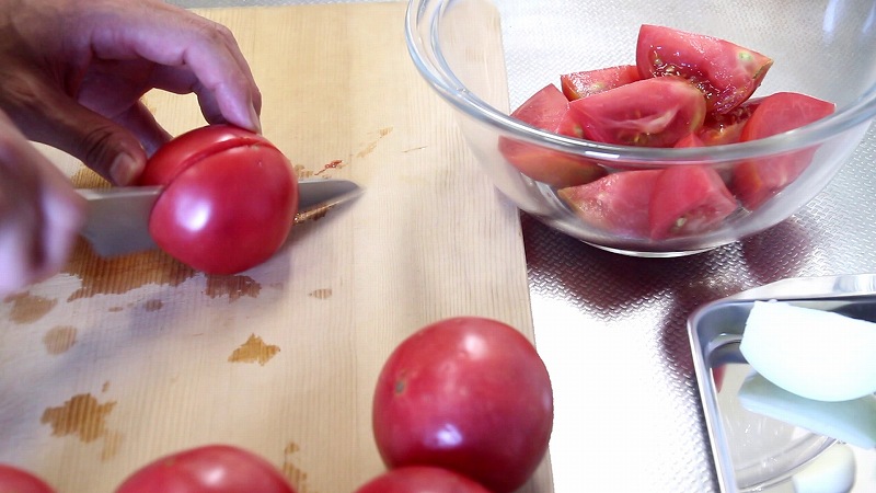 自家製トマトケチャップ作り方1_トマトを切る1