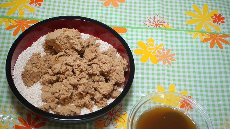 乾燥米麹で味噌作り1-仕込み編8-2_麹と大豆をあわせる