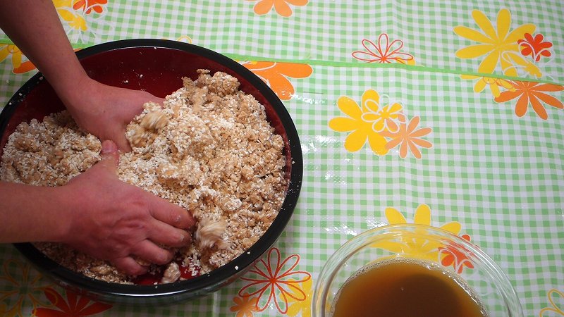 乾燥米麹で味噌作り1-仕込み編8-3_混ぜ合わせる