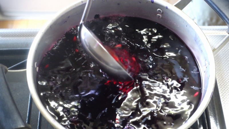 赤紫蘇レモンジュースの作り方11_かき混ぜる