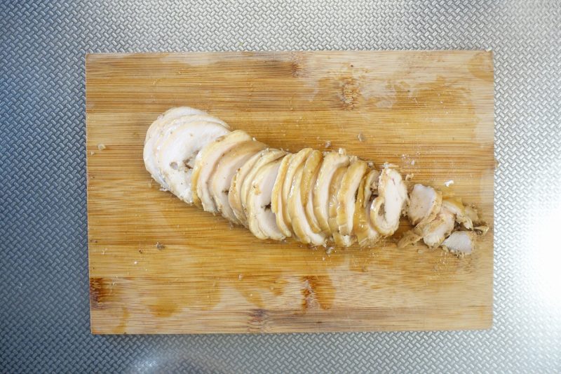みかん風味の鶏チャーシューの作り方7-2_薄切りに