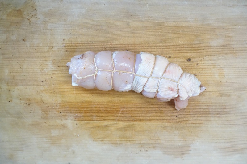 みかん風味の鶏チャーシューの作り方4_タコ糸で縛る