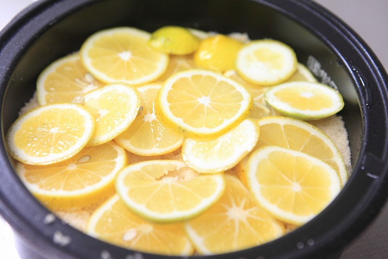 炊飯器で作るレモンシロップの作り方3_ジャーに詰める