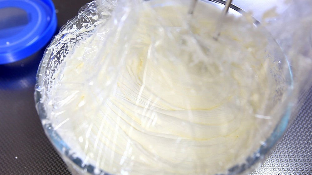 発酵バターの作り方5-1_ラップを被せる