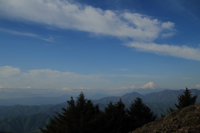 雲取山避難小屋からの富士山