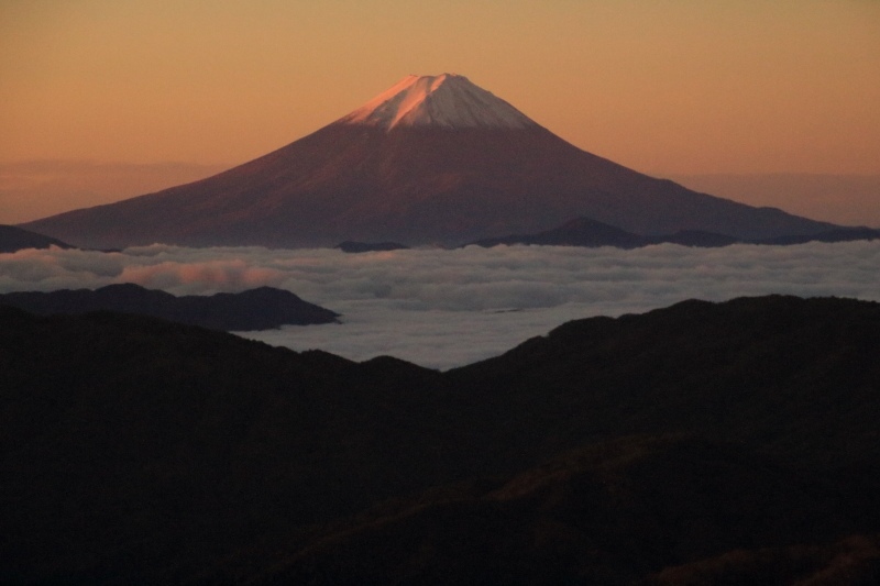 0553_朝焼けと富士山(望遠)