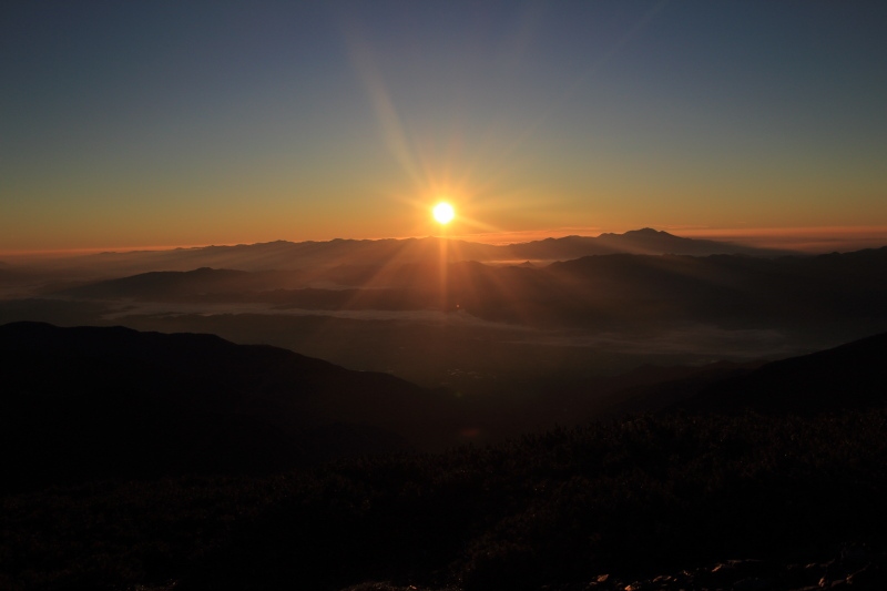 蝶ヶ岳ヒュッテから眺める日の出