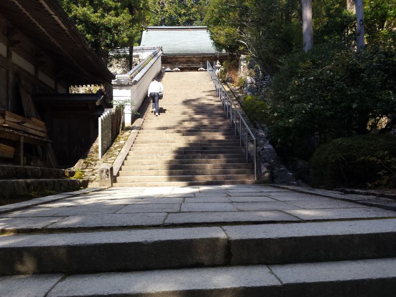 2016-03-28 09.14.38_鶴林寺本堂への階段