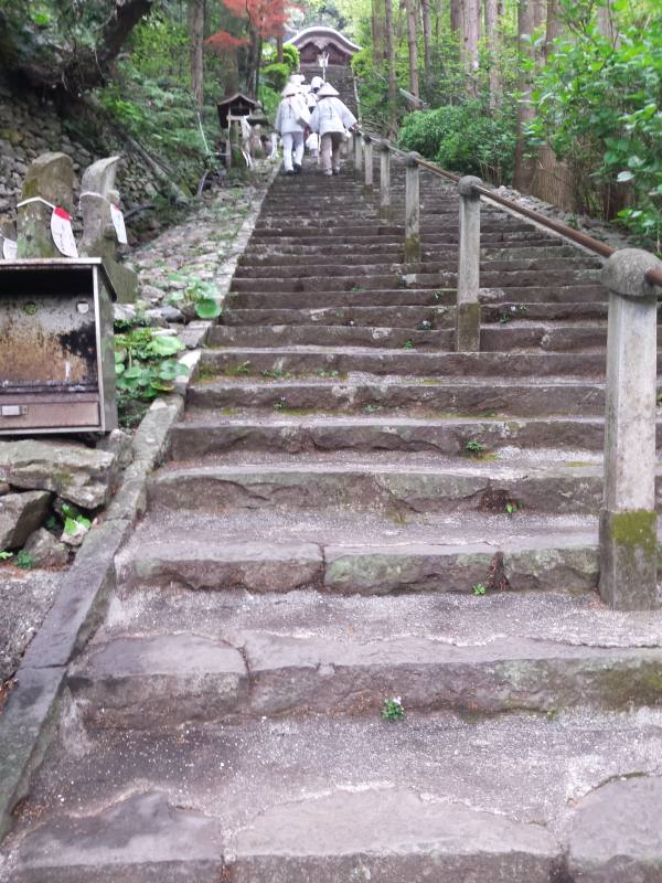 2016-04-10-10.26.54_青龍寺本堂への長い階段