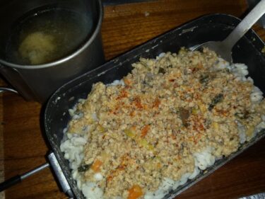 【ソライロ遍路飯＃２１】ピリ辛スタミナ肉味噌の麦飯丼