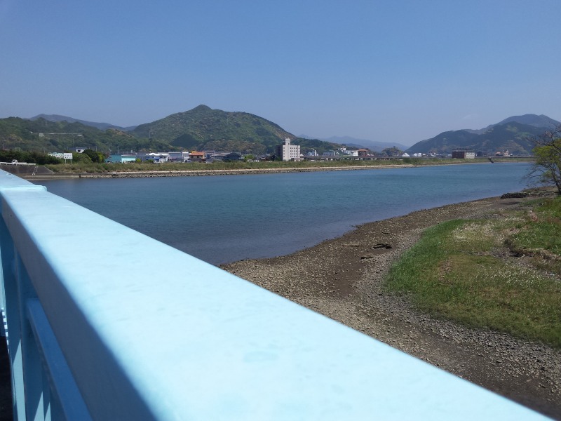 2016-04-19 10.59.06_橋の欄干と松田川