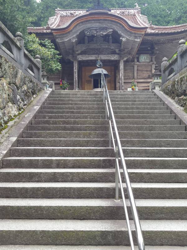 2016-04-24 12.47.57_明石寺本堂への階段
