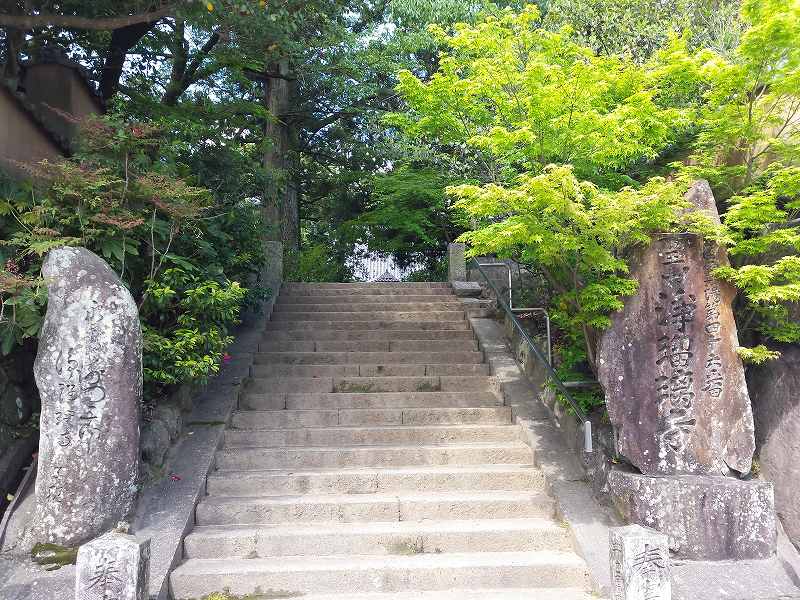 2016-04-29 09.56.58_浄瑠璃寺石碑と階段