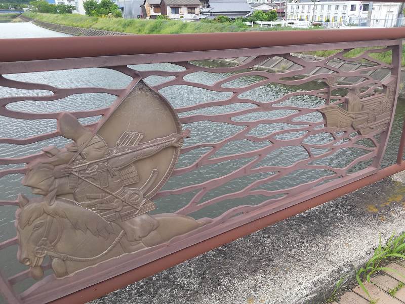 2016-05-11 15.23.27_橋の欄干には屋島の戦いの名シーン