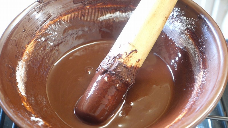 カカオ豆からチョコレートの作り方9_なめらかになってきた？