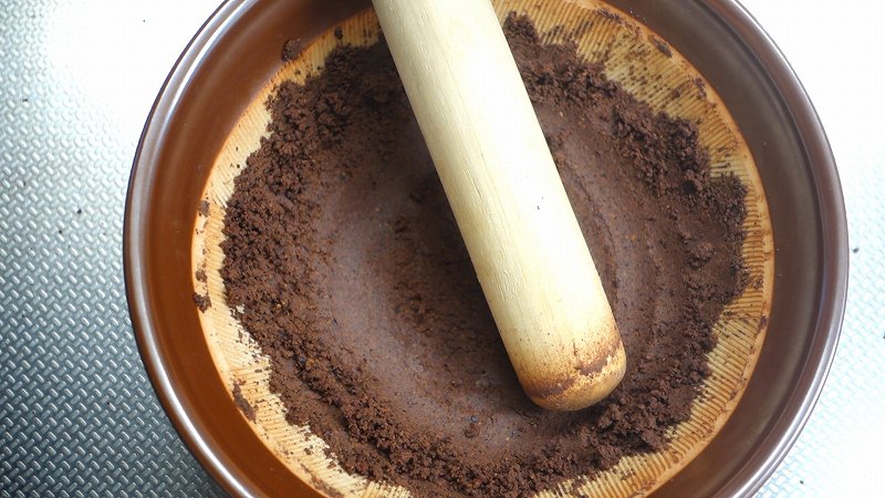 カカオ豆からチョコレートの作り方4_油分が出てくる