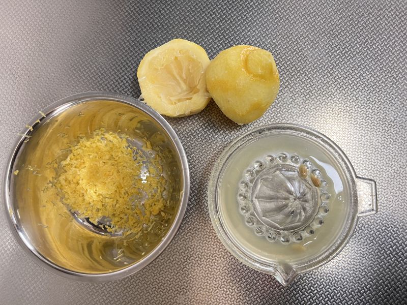 レモンカードの作り方2_レモンの皮と果汁