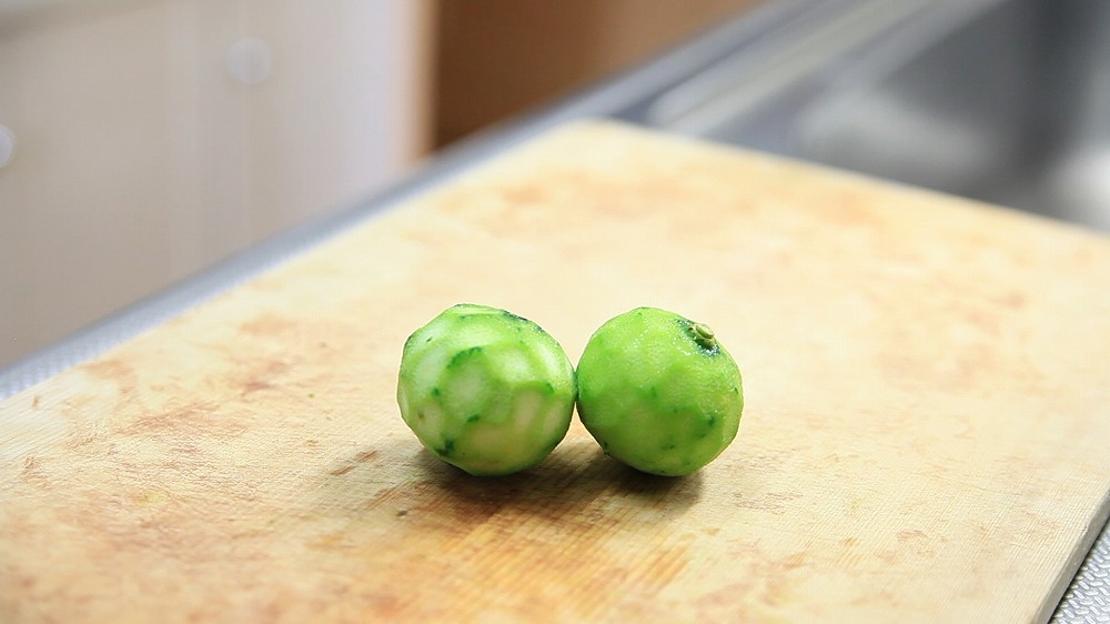 柚子胡椒の作り方2_皮を剥いた柚子