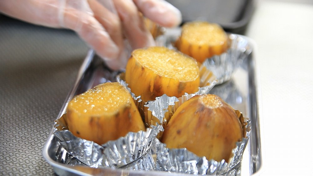 【蜜芋キャラメリゼ】極上の冷やし焼き芋の作り方7-1_トレイに並べる